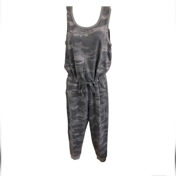 Danskin grey‎ camouflage print scoopneck sleeveless onesie jumpsuit size Medium - Picture 6 of 7